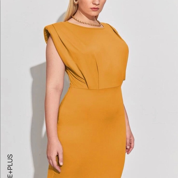 SHEIN Curve +Plus Solid Shoulder Pad Dress (1XL) - Picture 4 of 5